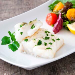 Bacalao con ensalada